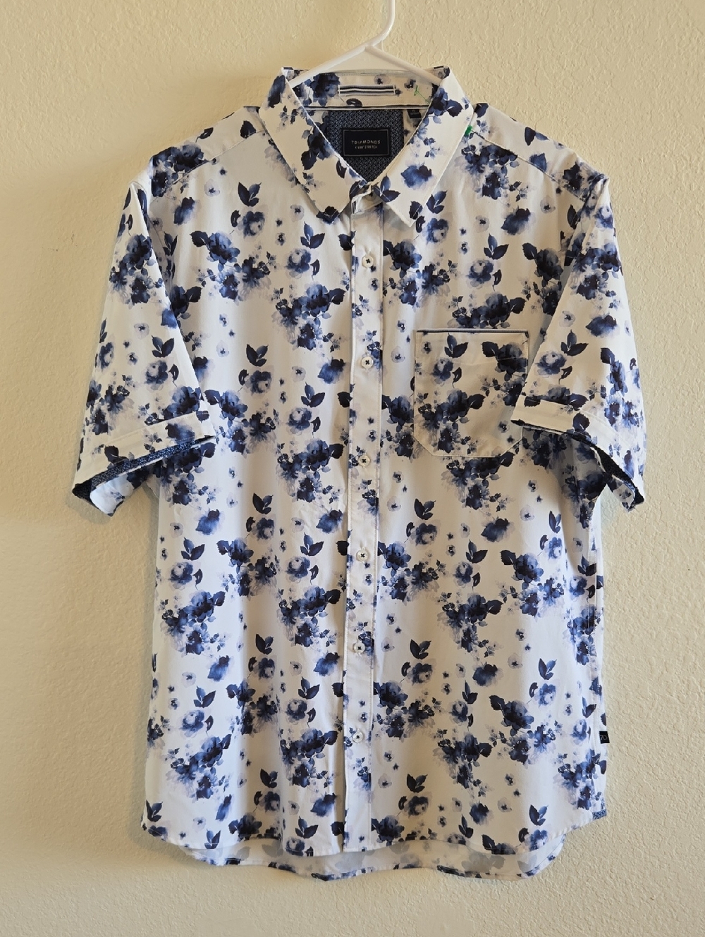 7 Diamonds White Short-Sleeve Button-Down Shirt with Blue Floral Print - XL